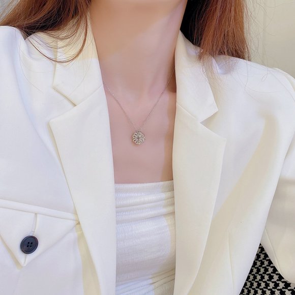 NEW 14K WT Gold Plated Diamond Clover Necklace b - Picture 2 of 4